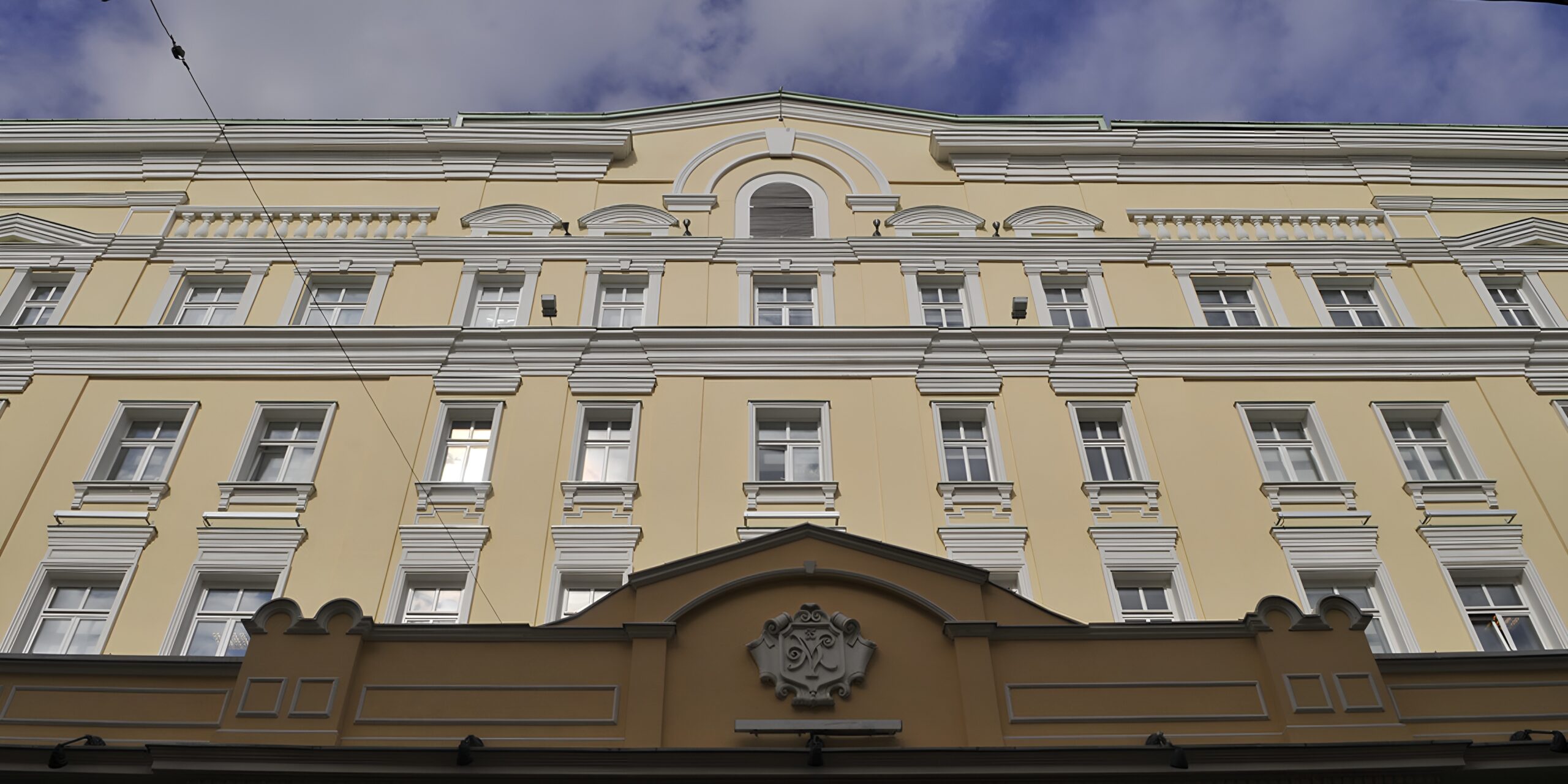 Административное здание в Леонтьевском переулке